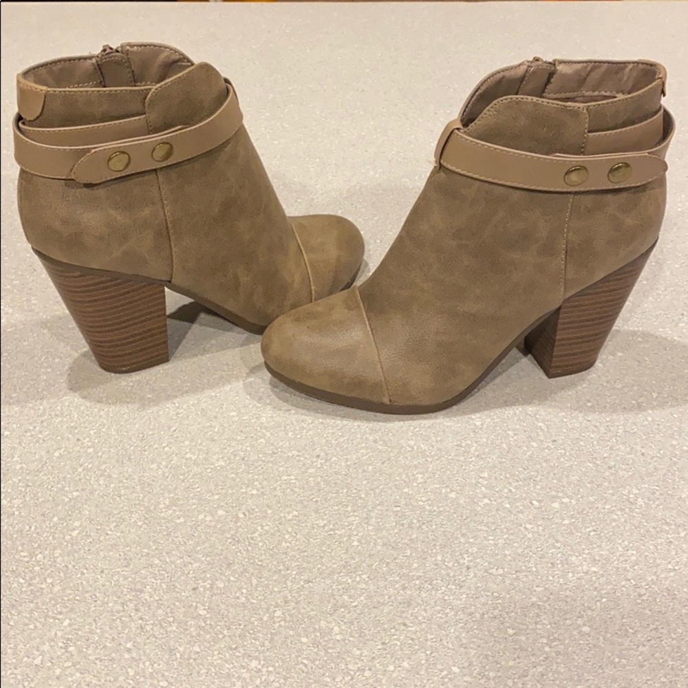 Breckelles Tan Ankle Boots
